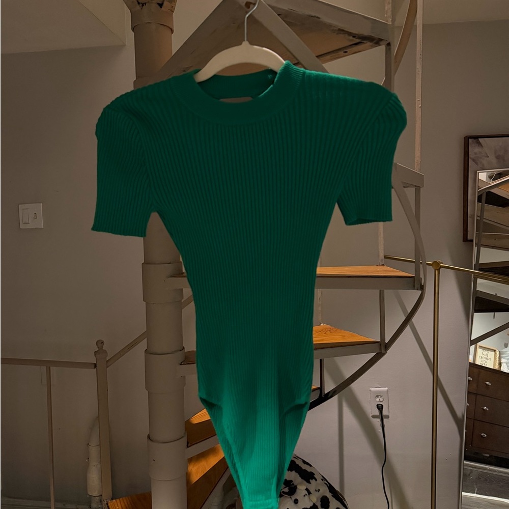 Lulu's Vibrant Green Ribbed Knit Top
